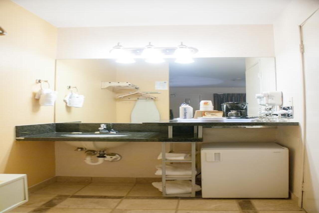 Super 8 By Wyndham Indio Hotel Ngoại thất bức ảnh