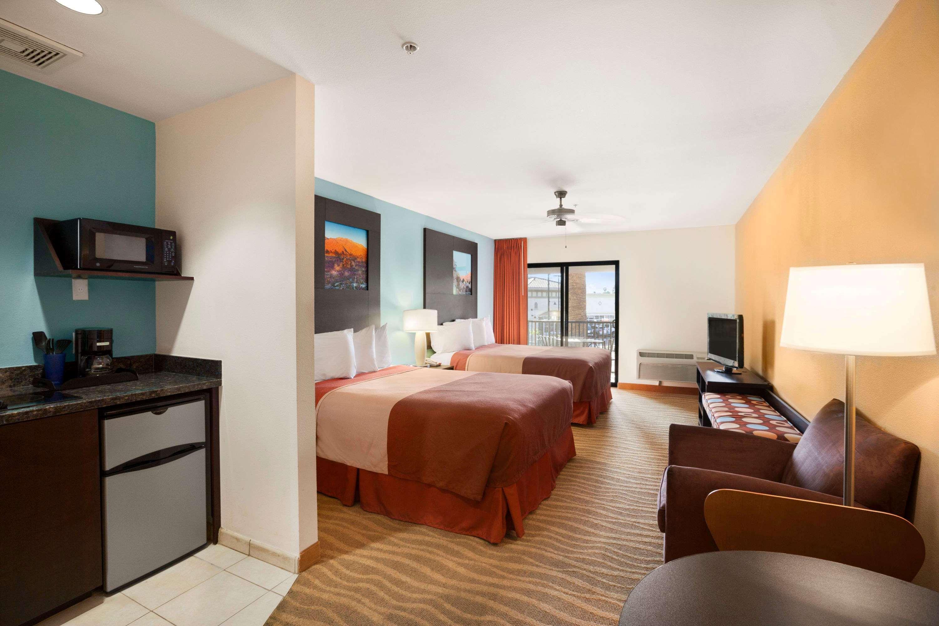 Super 8 By Wyndham Indio Hotel Ngoại thất bức ảnh