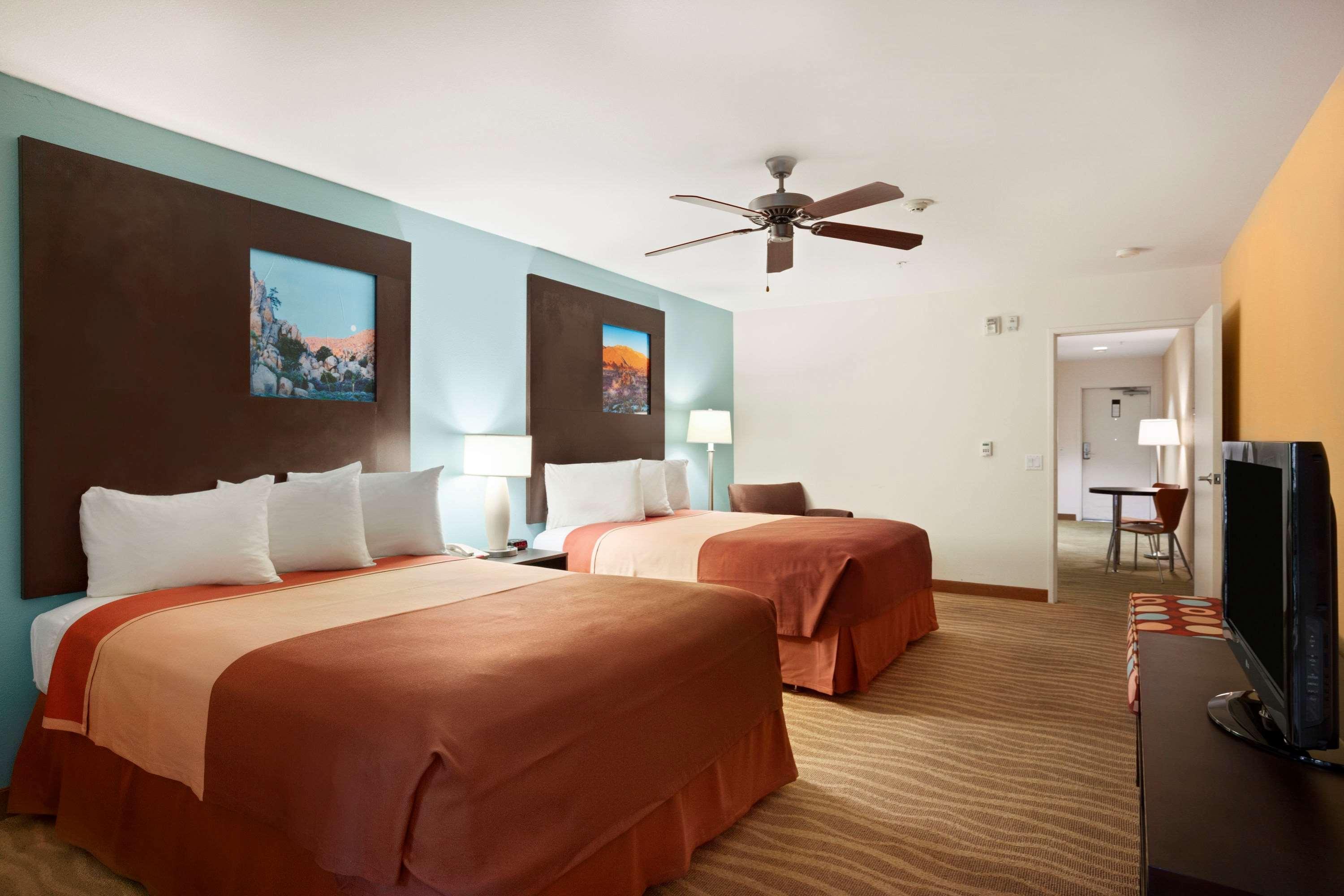 Super 8 By Wyndham Indio Hotel Ngoại thất bức ảnh