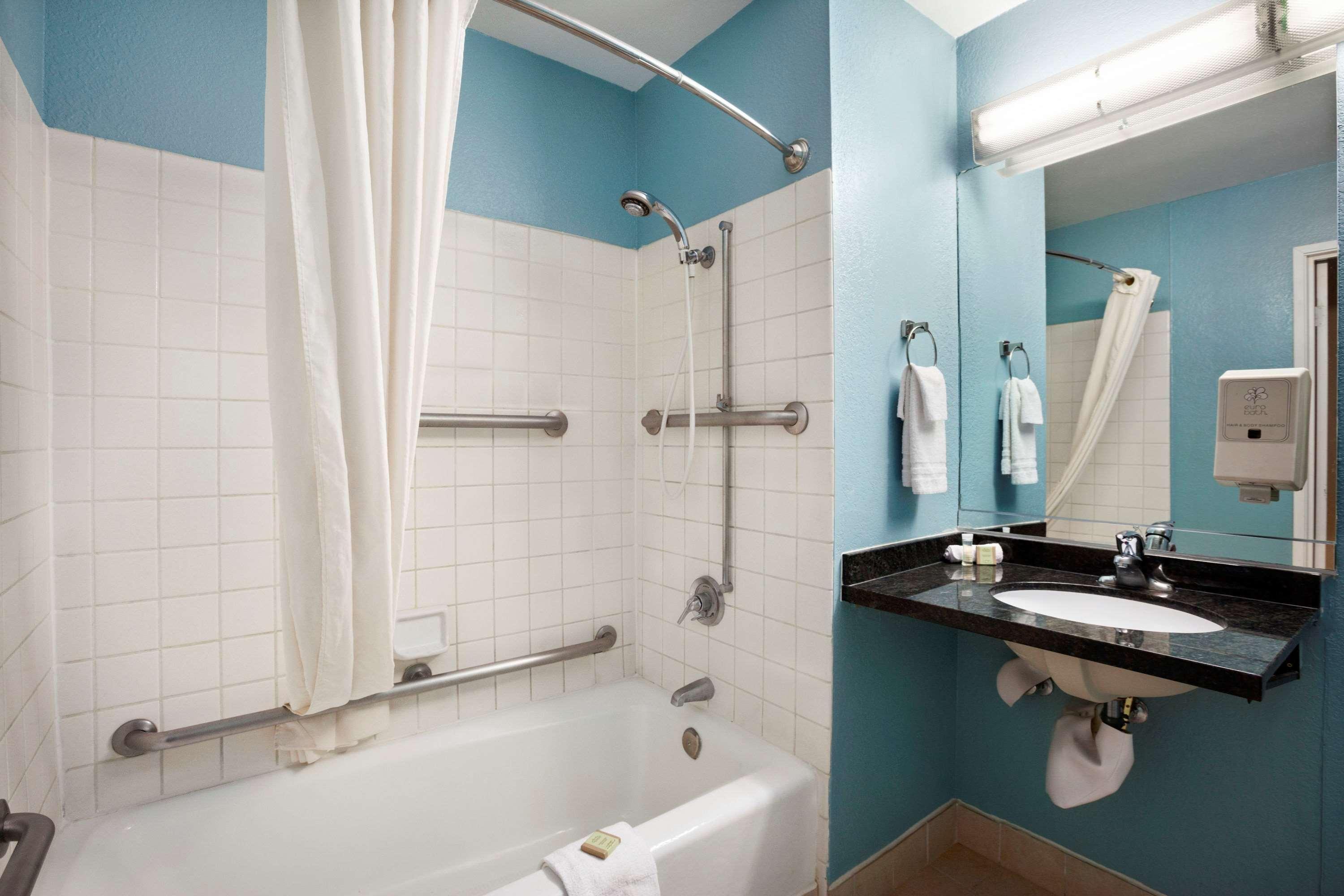 Super 8 By Wyndham Indio Hotel Ngoại thất bức ảnh