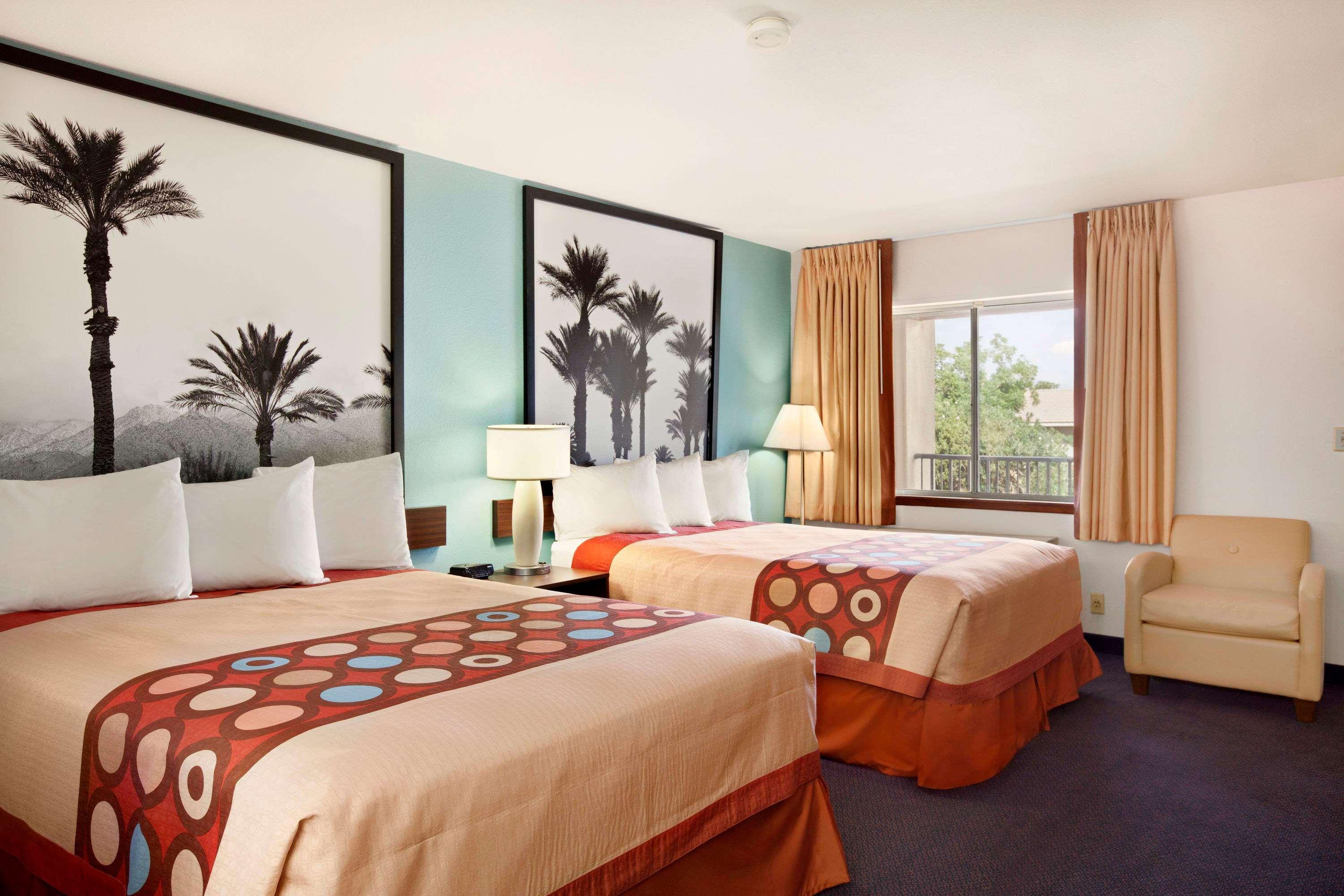 Super 8 By Wyndham Indio Hotel Ngoại thất bức ảnh