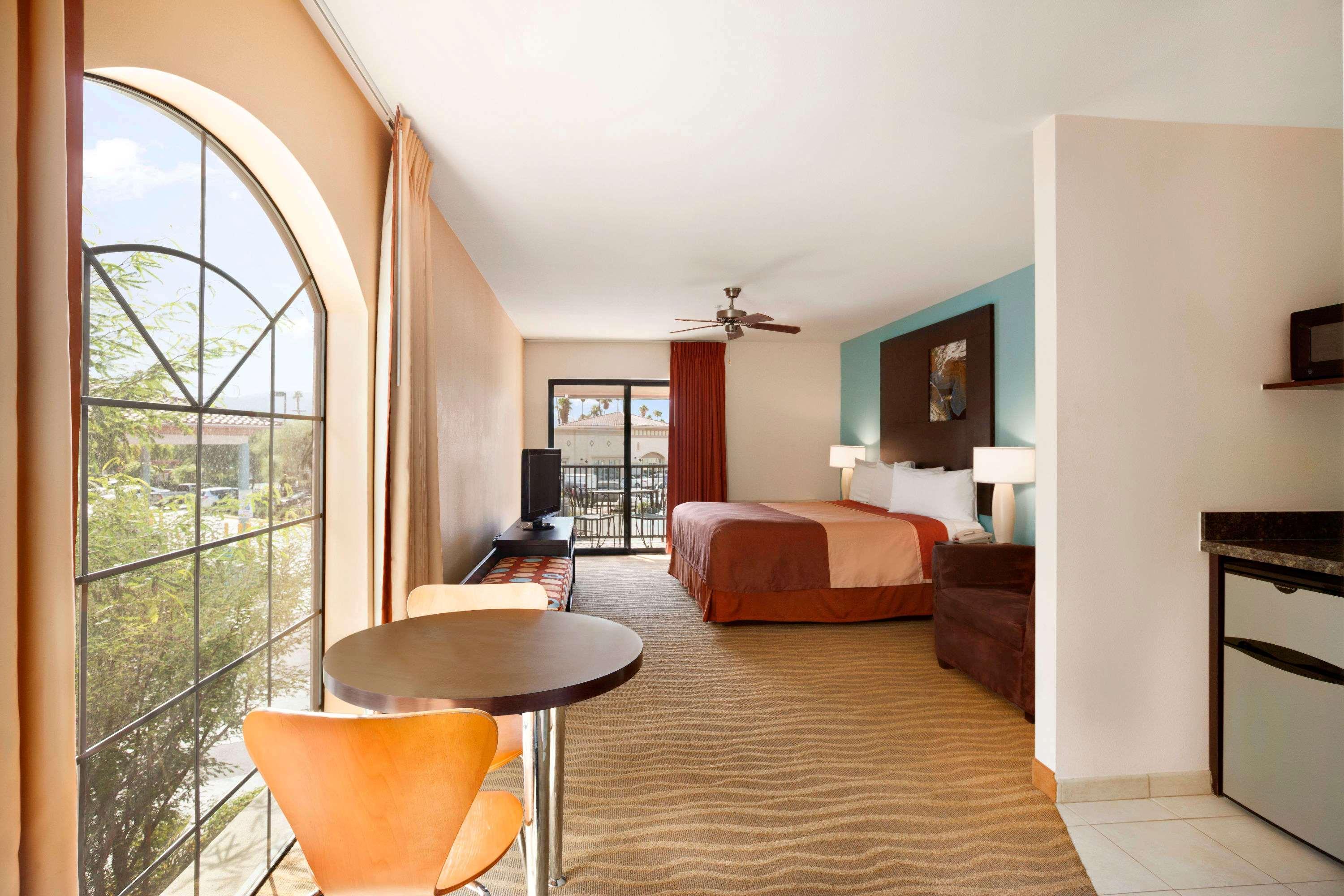 Super 8 By Wyndham Indio Hotel Ngoại thất bức ảnh