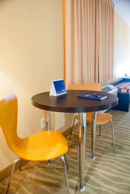Super 8 By Wyndham Indio Hotel Phòng bức ảnh